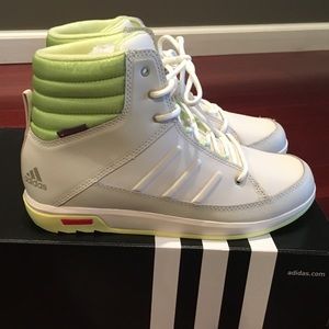Adidas NIB CW Choleah sneaker.  7.5